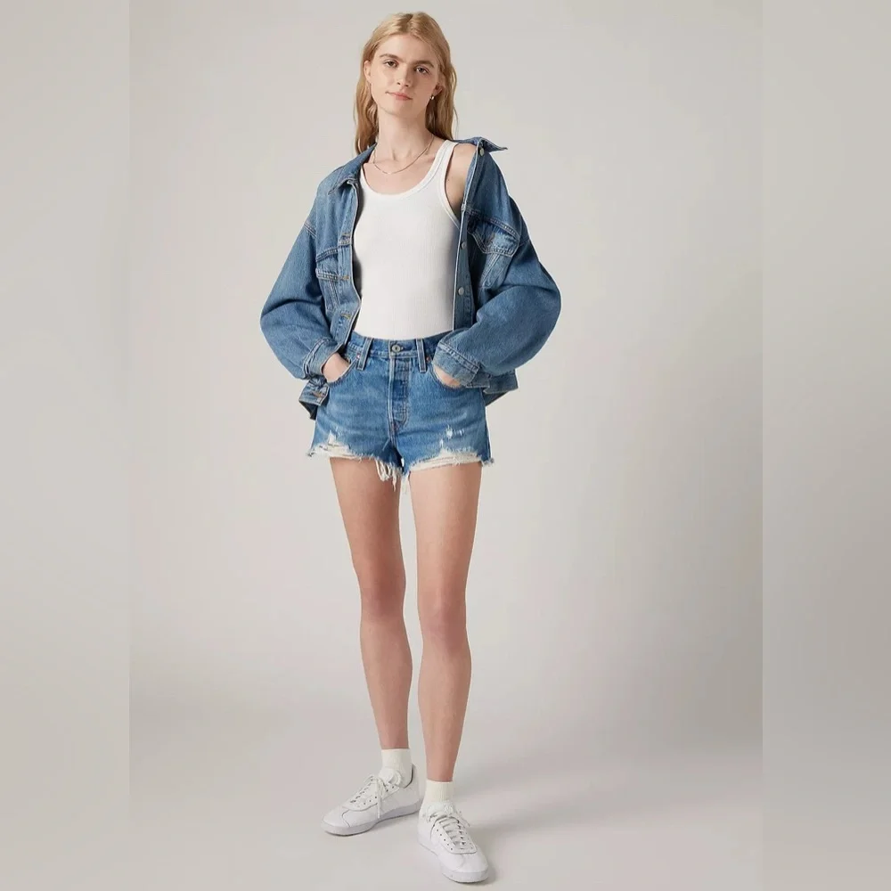 LEVI'S 501 Women's Shorts High Rise Buttoned Fly Distressed Mid Wash M - Picture 3 of 12